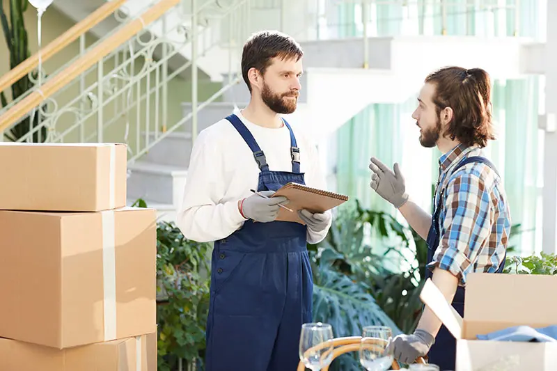 Umzug mit Einpackservice – Kartons, Folien, Schutzmaterial